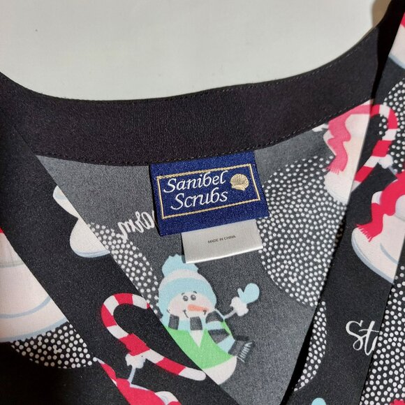 Let it Snowmen Black Printed Women's 3-Pocket V-Neck Scrub Top - Picture 5 of 6